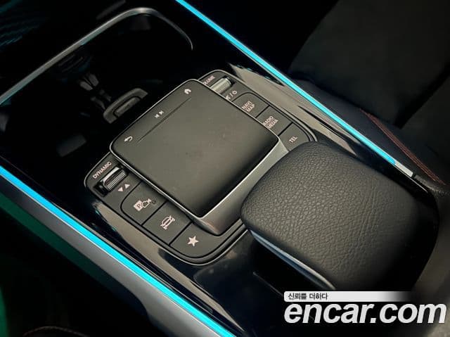 Mercedes-Benz GLB-Class 2021 — ფოტო 13/20