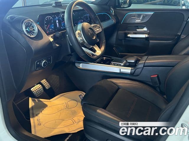 Mercedes-Benz GLB-Class 2021 — ფოტო 14/20