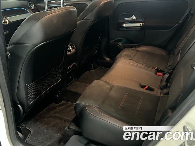 Mercedes-Benz GLB-Class 2021 — ფოტო 15/20