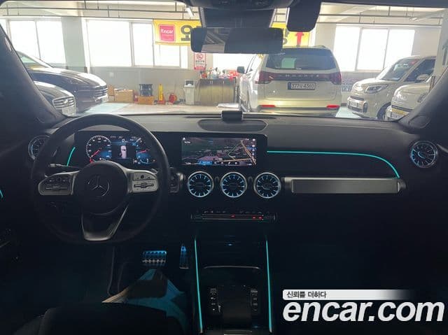 Mercedes-Benz GLB-Class 2021 — ფოტო 16/20