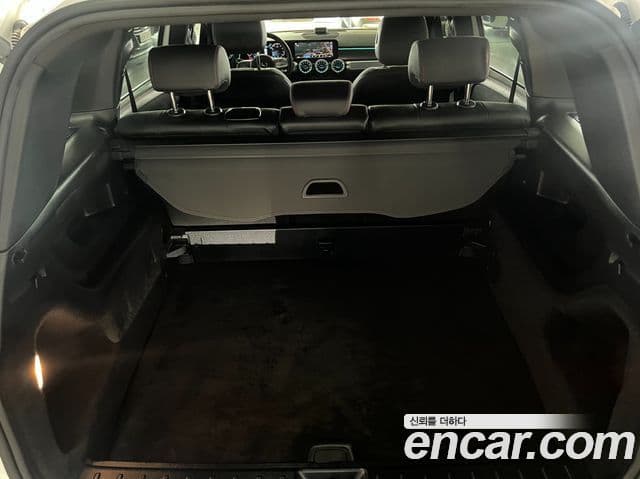 Mercedes-Benz GLB-Class 2021 — ფოტო 17/20