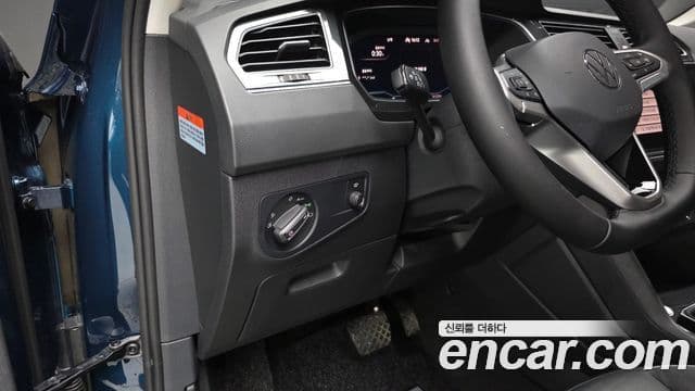 Volkswagen Tiguan 2023 — Photo 9/35