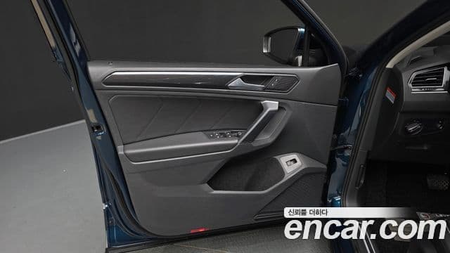 Volkswagen Tiguan 2023 — Photo 10/35