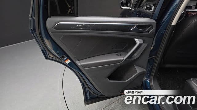 Volkswagen Tiguan 2023 — Photo 16/35