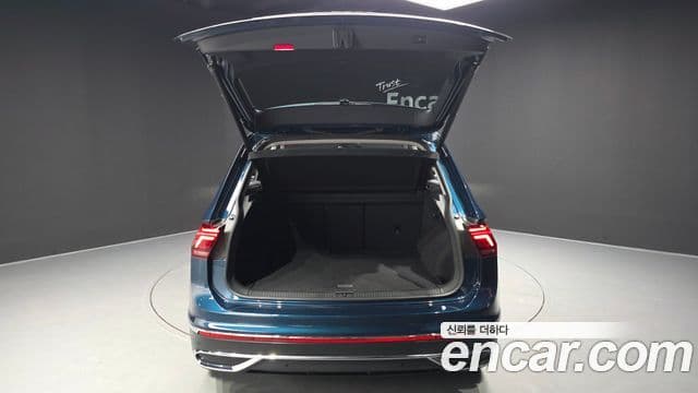 Volkswagen Tiguan 2023 — Photo 4/35