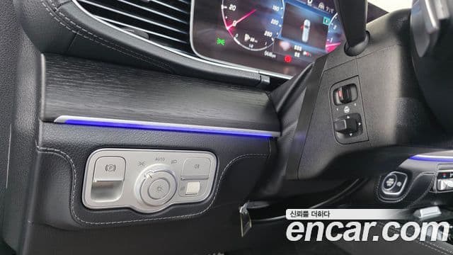 Mercedes-Benz GLS-Class 2024 — Photo 13/38