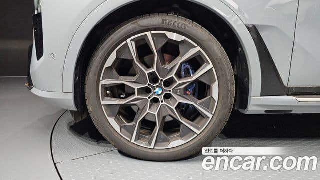 BMW X7 2024 — Photo 24/32