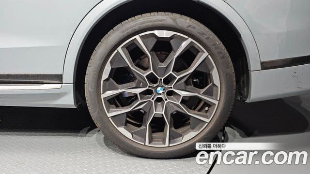 BMW X7 2024 — Photo 19/32