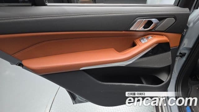 BMW X7 2024 — Photo 9/32