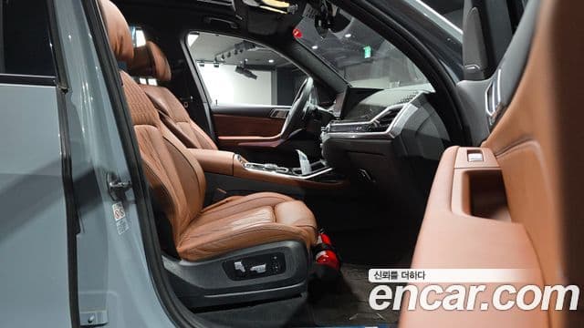 BMW X7 2024 — Photo 28/32