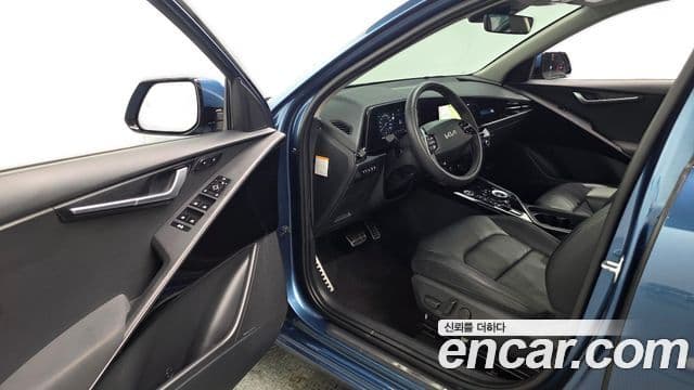 Kia Niro 2022 — ფოტო 10/20