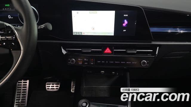 Kia Niro 2022 — ფოტო 13/20