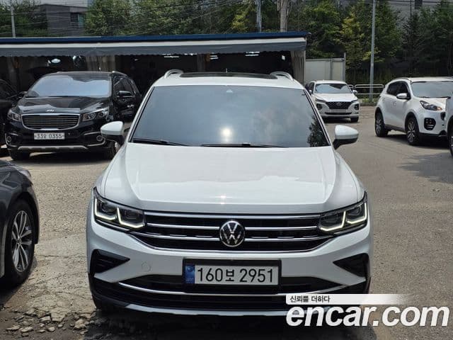 Volkswagen Tiguan 2023 — Фото 9/18