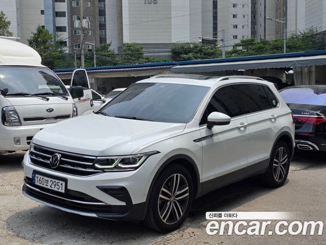 Volkswagen Tiguan 2023 — Фото 1/18