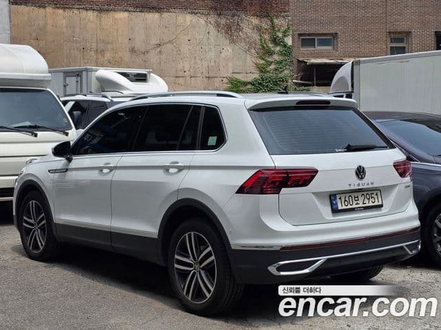Volkswagen Tiguan 2023 — Фото 2/18