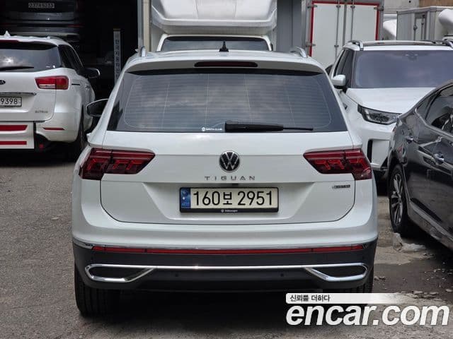 Volkswagen Tiguan 2023 — Фото 3/18