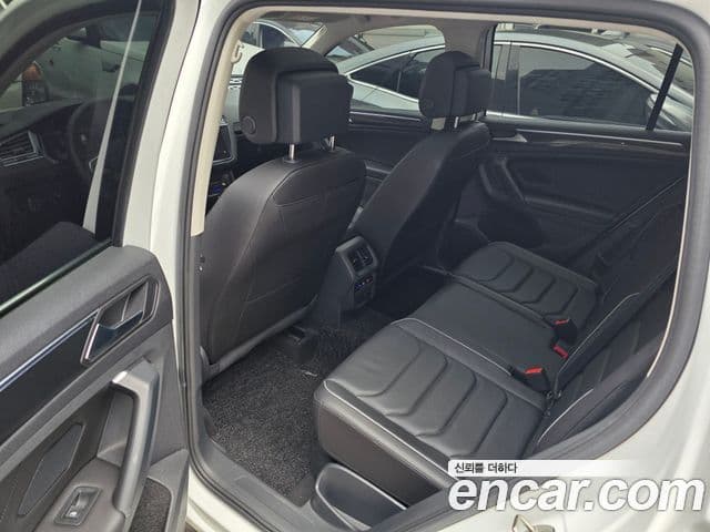 Volkswagen Tiguan 2023 — Фото 12/18