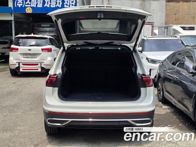 Volkswagen Tiguan 2023 — Фото 17/18