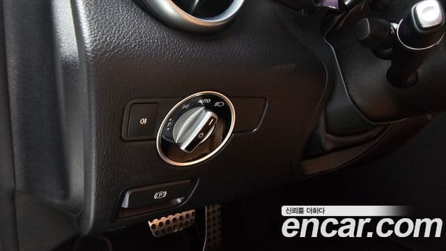 Mercedes-Benz SLC-Class 2018 — ფოტო 18/20