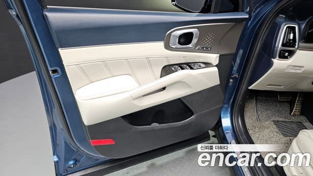 Kia Sorento 2023 — Photo 5/31