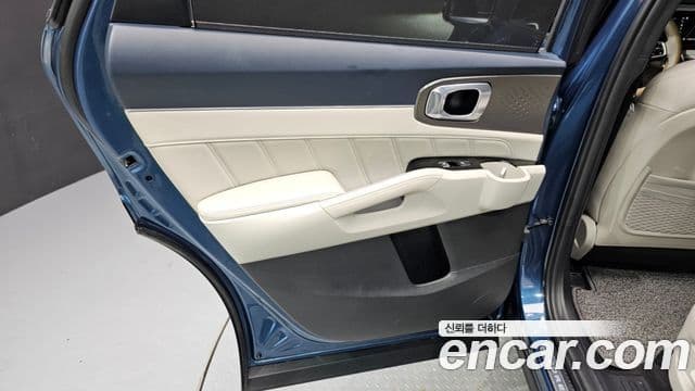 Kia Sorento 2023 — Photo 30/31
