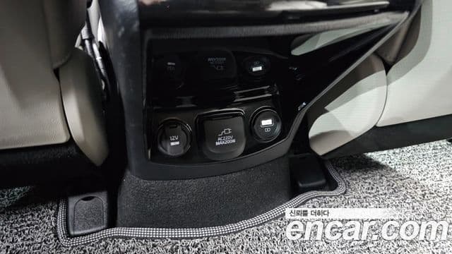 Kia Sorento 2023 — Photo 12/31