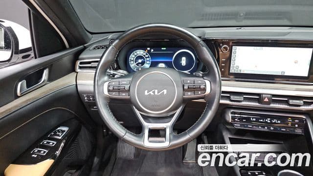 Kia K5 2023 — ფოტო 13/20