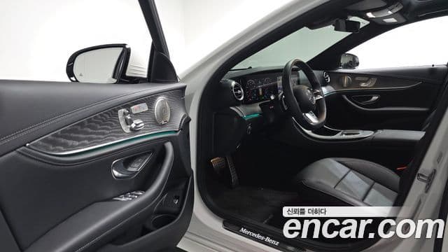 Mercedes-Benz E-Class 2022 — ფოტო 10/20