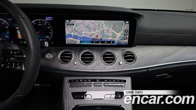 Mercedes-Benz E-Class 2022 — Şəkil 13/20