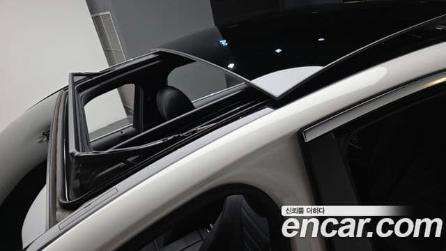 Mercedes-Benz E-Class 2022 — ფოტო 15/20