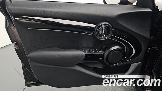 Mini Cooper 2022 — Photo 3/30