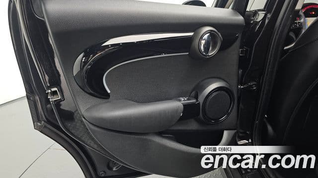 Mini Cooper 2022 — Photo 23/30