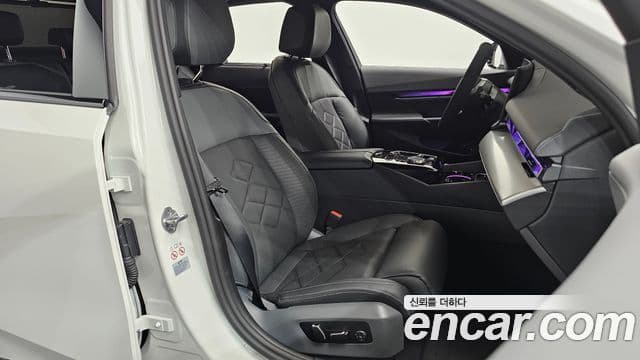 BMW 5 Series 2024 — Photo 19/35