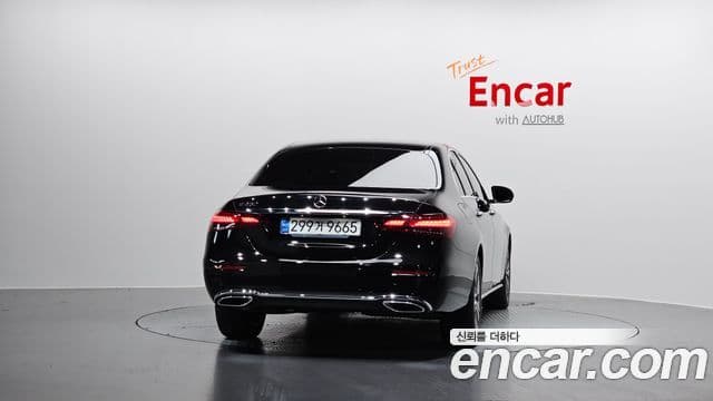 Mercedes-Benz E-Class 2021 — ფოტო 4/20