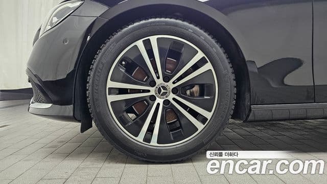 Mercedes-Benz E-Class 2021 — ფოტო 5/20