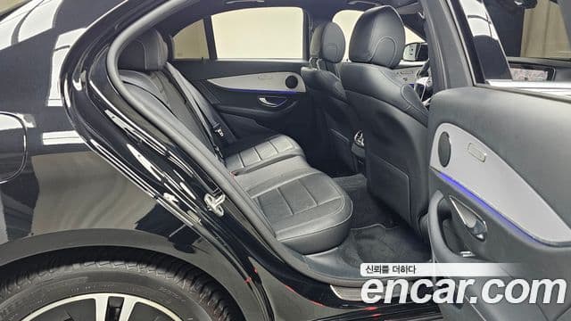 Mercedes-Benz E-Class 2021 — ფოტო 11/20