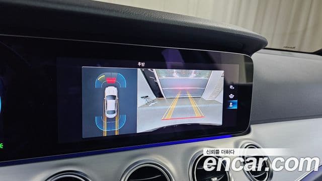Mercedes-Benz E-Class 2021 — ფოტო 14/20
