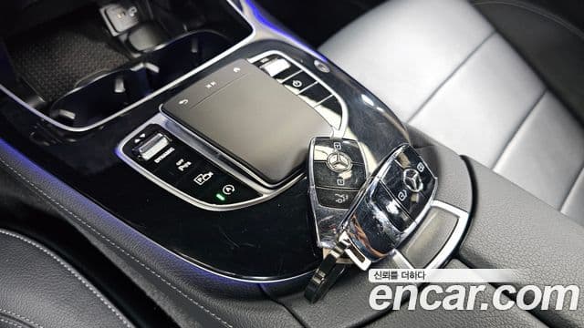 Mercedes-Benz E-Class 2021 — ფოტო 15/20