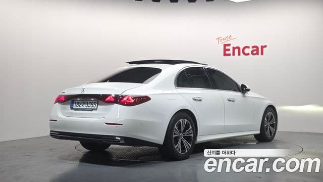 Mercedes-Benz E-Class 2025 — Фото 2/20