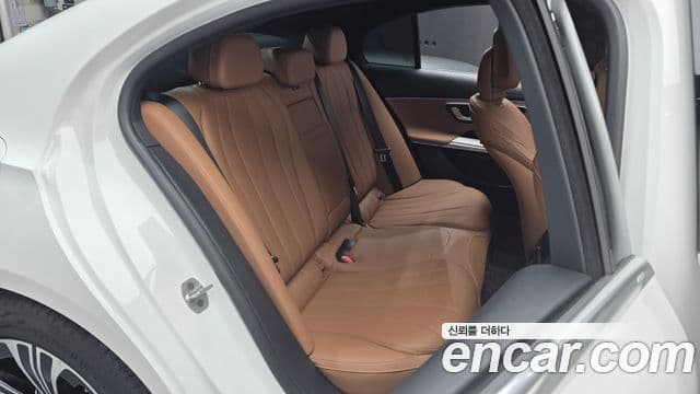 Mercedes-Benz E-Class 2025 — Фото 12/20