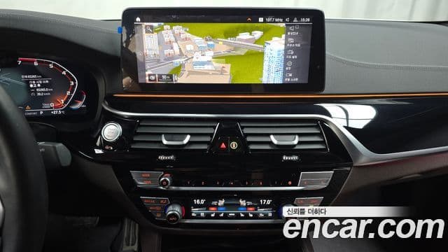 BMW 5 Series 2023 — Şəkil 13/20