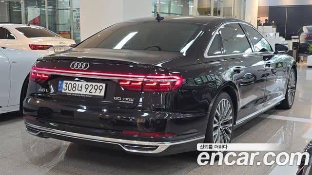 Audi A8 2021 — Фото 1/20