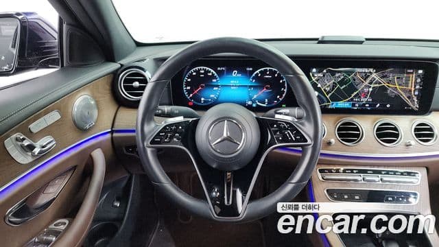 Mercedes-Benz E-Class 2021 — ფოტო 13/20