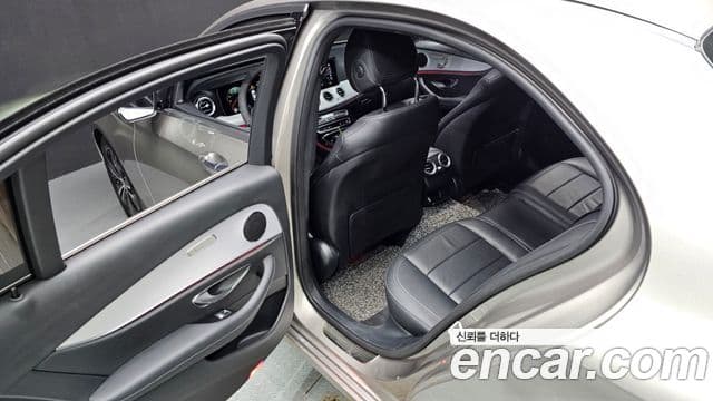 Mercedes-Benz E-Class 2020 — ფოტო 11/20