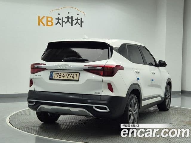 Kia Seltos 2022 — ფოტო 3/20