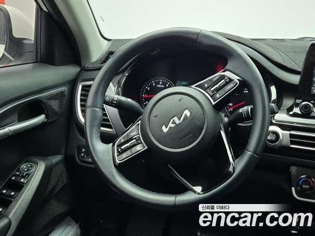 Kia Seltos 2022 — ფოტო 9/20