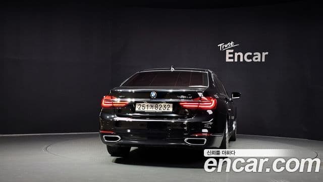 BMW 7 Series 2018 — Фото 4/20