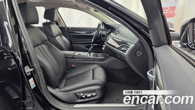 BMW 7 Series 2018 — Фото 11/20