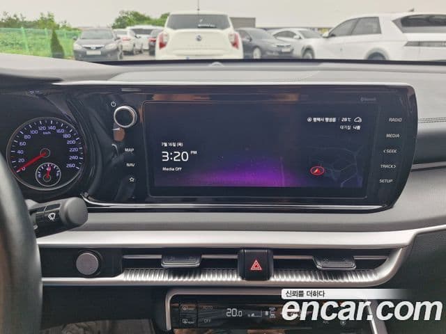 Kia K5 2022 — Şəkil 8/18
