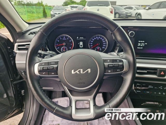 Kia K5 2022 — Şəkil 13/18